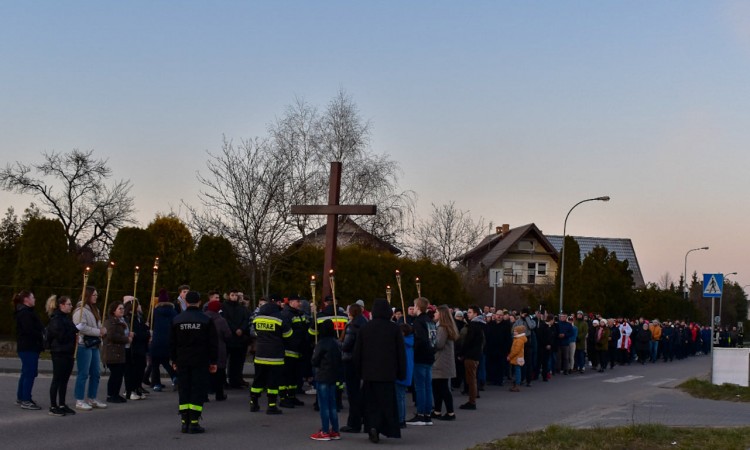 Droga Krzyżowa ulicami parafii