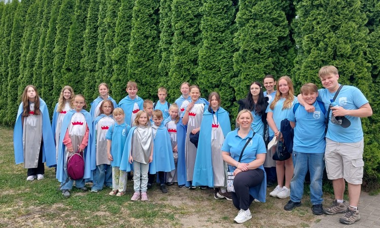 FATIMA →10 500 → AKITA! – Podium dla Małych Rycerzy Niepokalanej 